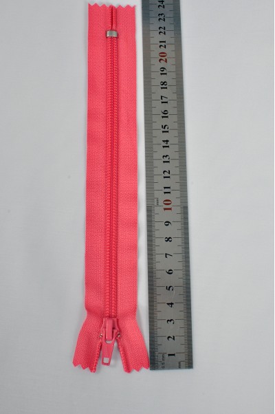 ZIP031  4號拉鏈  個人單頭拉鏈款式  聚酯牙拉鏈   密尾拉鏈款式  不設單獨拉鍊訂購 45度照